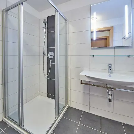 1 Apartment *